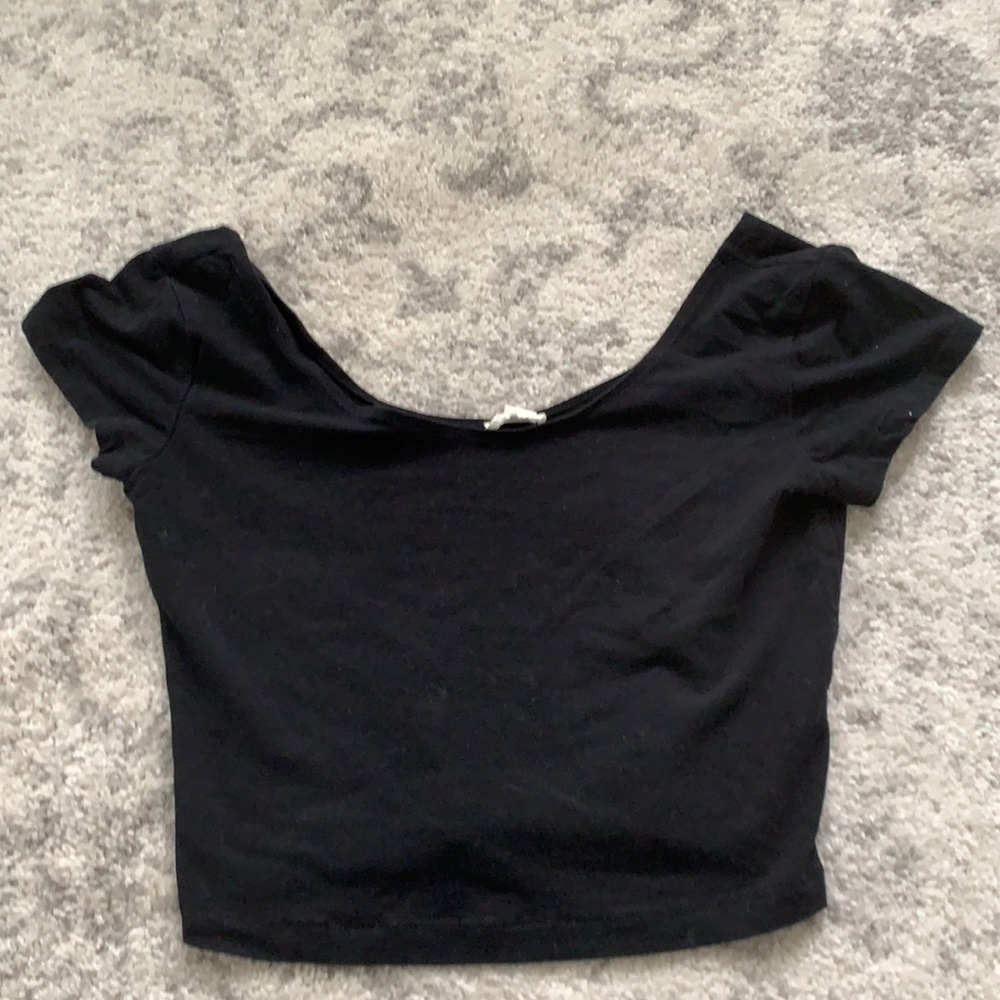 Like new women’s scoop neck crop top size M
